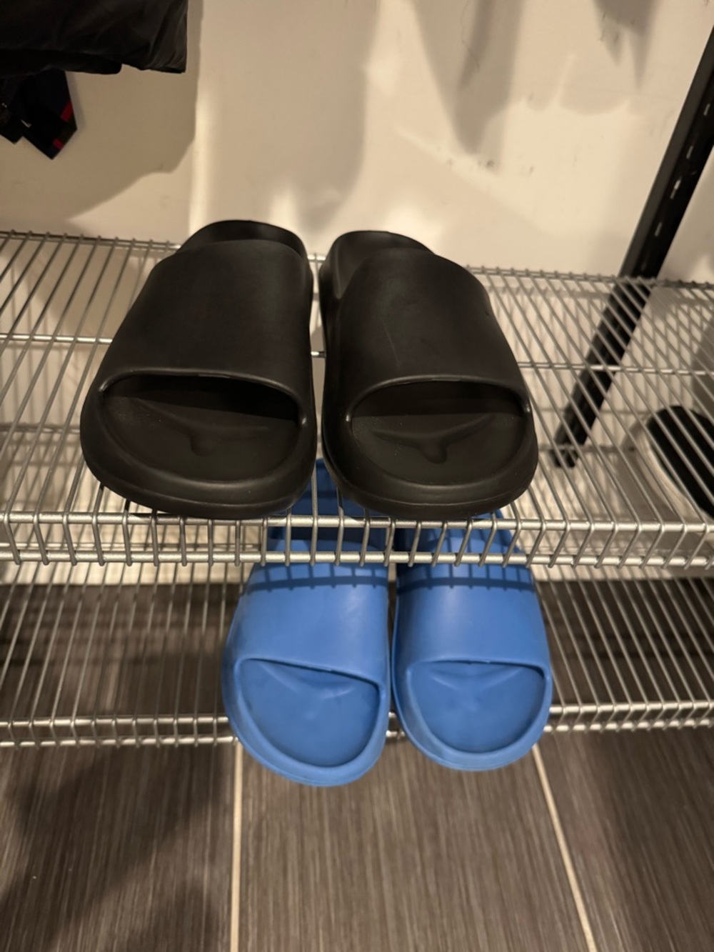 Package of 2 pairs. ASOS Men's Slide Sandals in Charcoal and Black. - Picture 6 of 7